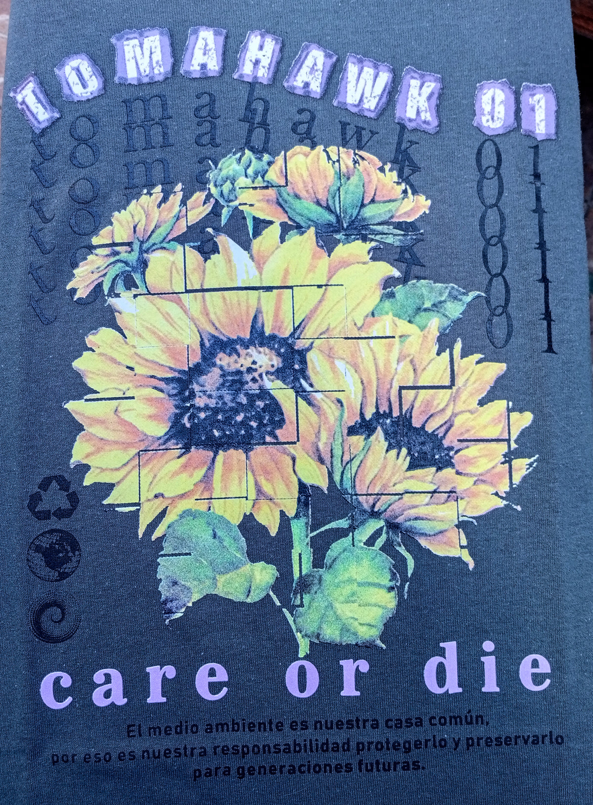 Camiseta "Care" color carbón